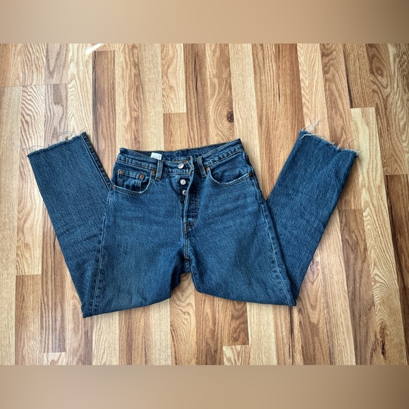 Size 25 Levi’s jeans - Picture 5 of 5